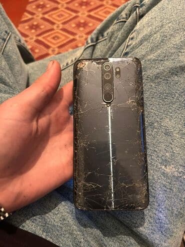 Xiaomi Redmi Note 8 Pro smartfon - Arxa panel: şüşə korpus, arxada lalafo.az -da Xiaomi Redmi Note 8 Pro smartfon - Arxa panel: şüşə korpus, arxada