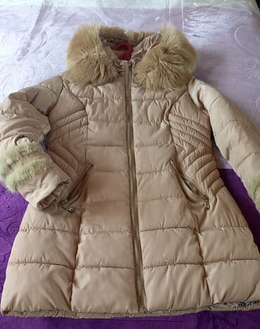 Qadınlar üçün qış paltosu – bej rəngdə, kapüşonlu və süni kürk lalafo.az -da Qadınlar üçün qış paltosu – bej rəngdə, kapüşonlu və süni kürk