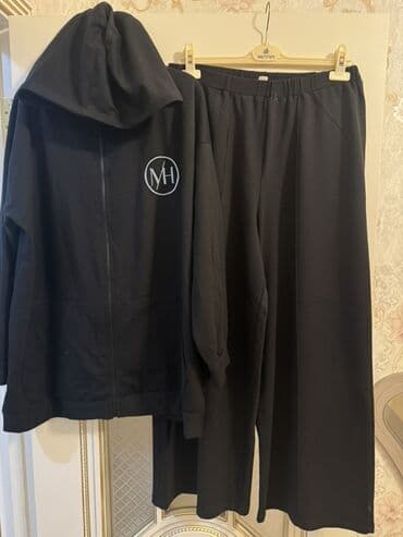 Qadınlar üçün iki hissəli idman dəsti - Rəng: qara - Üst: kapüşonlu lalafo.az -da Qadınlar üçün iki hissəli idman dəsti - Rəng: qara - Üst: kapüşonlu