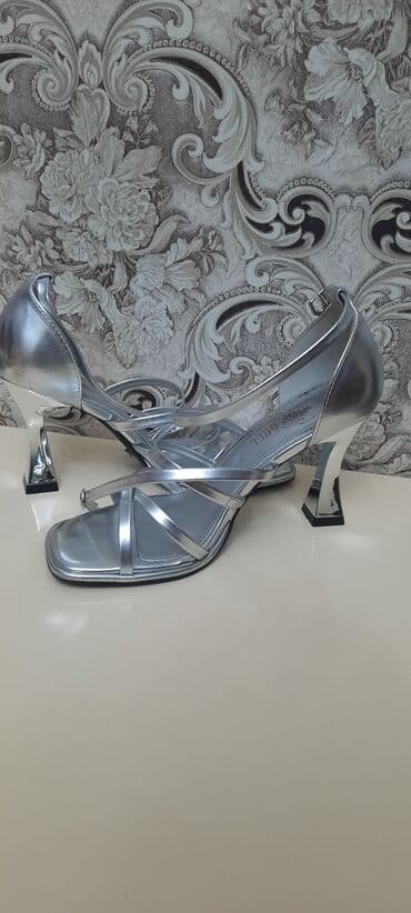 Ölçü: 36, rəng - Gümüşü, İşlənmiş lalafo.az -da Ölçü: 36, rəng - Gümüşü, İşlənmiş