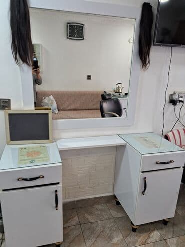 Yeni, Saş kəsimi üçün masa, Güzgülü lalafo.az -da Yeni, Saş kəsimi üçün masa, Güzgülü