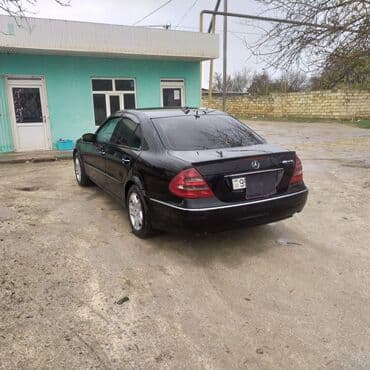 Mercedes-Benz E-Class (W211) sedan - Kuzov: qara rəng, 4 qapı, arxa lalafo.az -da Mercedes-Benz E-Class (W211) sedan - Kuzov: qara rəng, 4 qapı, arxa