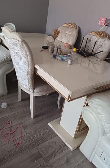 Qonaq otağı üçün, İşlənmiş, Açılmayan, Kvadrat masa, 6 stul lalafo.az -da Qonaq otağı üçün, İşlənmiş, Açılmayan, Kvadrat masa, 6 stul