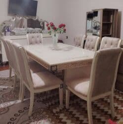 Qonaq otağı üçün, İşlənmiş, Kvadrat masa, 8 stul lalafo.az -da Qonaq otağı üçün, İşlənmiş, Kvadrat masa, 8 stul