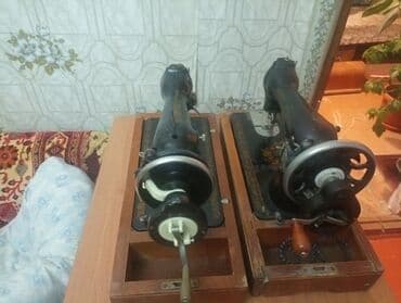 İki ədəd klassik mexaniki tikiş maşını - Masa üstü, taxta korpuslu və lalafo.az -da İki ədəd klassik mexaniki tikiş maşını - Masa üstü, taxta korpuslu və