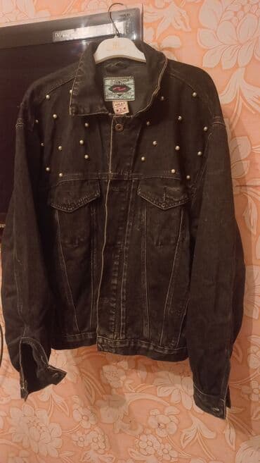 Qara denim cins gödəkçə - Model: klassik cins gödəkçə, düyməli ön lalafo.az -da Qara denim cins gödəkçə - Model: klassik cins gödəkçə, düyməli ön