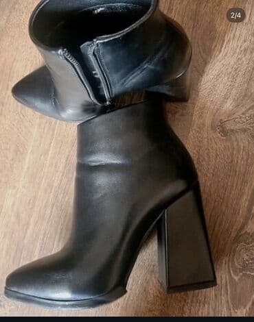 Qara qadın botları
- Model: Qısa boğazlı, dar burunlu lalafo.az -da Qara qadın botları
- Model: Qısa boğazlı, dar burunlu