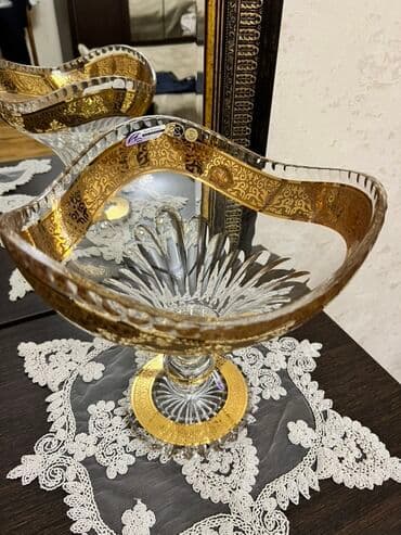 Klassik üslubda şüşə/kristal ayaqlı konfet qabı (meyvə və ya desert lalafo.az -da Klassik üslubda şüşə/kristal ayaqlı konfet qabı (meyvə və ya desert