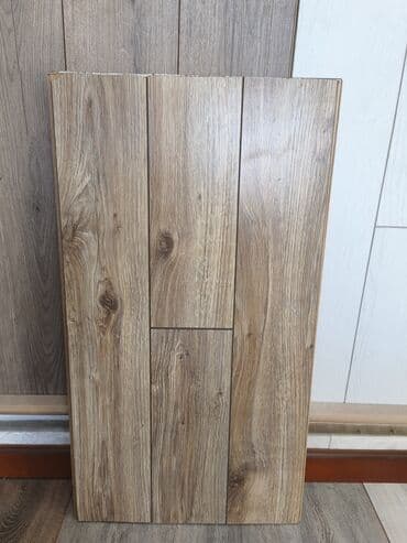 Ağac teksturalı döşəmə örtüyü (laminat tipli panel) - Rəng/naxış lalafo.az -da Ağac teksturalı döşəmə örtüyü (laminat tipli panel) - Rəng/naxış