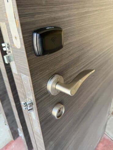 İşlənmiş Otaq qapısı Zamok ilə, Zəmanətsiz, Ünvandan götürmə lalafo.az -da İşlənmiş Otaq qapısı Zamok ilə, Zəmanətsiz, Ünvandan götürmə
