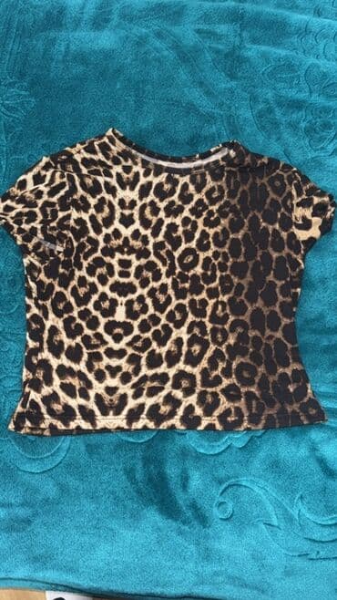 Leopar naxışlı qısaqol qadın köynəyi - Üslub: klassik yuvarlaq lalafo.az -da Leopar naxışlı qısaqol qadın köynəyi - Üslub: klassik yuvarlaq