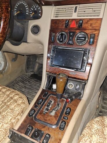 Mercedes-Benz E-sinif sedan (W210), ağ rəng. Xüsusiyyətlər: - 4 qapı lalafo.az -da Mercedes-Benz E-sinif sedan (W210), ağ rəng. Xüsusiyyətlər: - 4 qapı