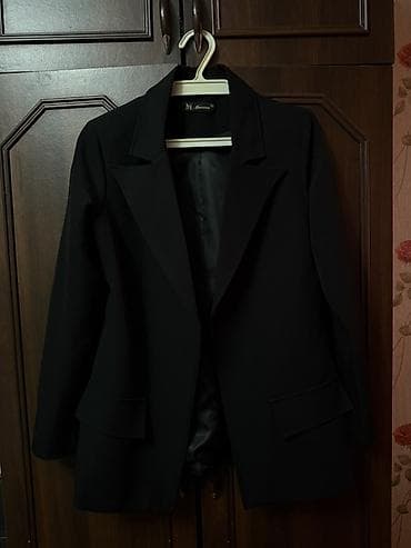 Qadınlar üçün qara bleizer - Klassik dizayn, kəsimli geniş reverli lalafo.az -da Qadınlar üçün qara bleizer - Klassik dizayn, kəsimli geniş reverli