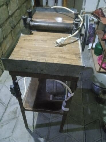 Elektriklə işləyən xəmir yayma/stanka tipli aparat - Təyinatı: lavaş lalafo.az -da Elektriklə işləyən xəmir yayma/stanka tipli aparat - Təyinatı: lavaş