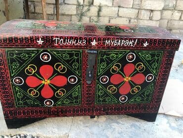 Əl işinə aid boyalı sandıq/çeşnidolu qutu. - Material: taxta - Üslub lalafo.az -da Əl işinə aid boyalı sandıq/çeşnidolu qutu. - Material: taxta - Üslub