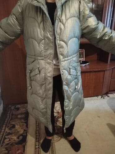 Qadın üçün uzun şişmə qış plaşı - Rəng: açıq boz/metal parıltılı - lalafo.az -da Qadın üçün uzun şişmə qış plaşı - Rəng: açıq boz/metal parıltılı -