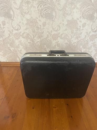 Klassik sərt korpuslu çamadan - Material: sərt plastik korpus lalafo.az -da Klassik sərt korpuslu çamadan - Material: sərt plastik korpus