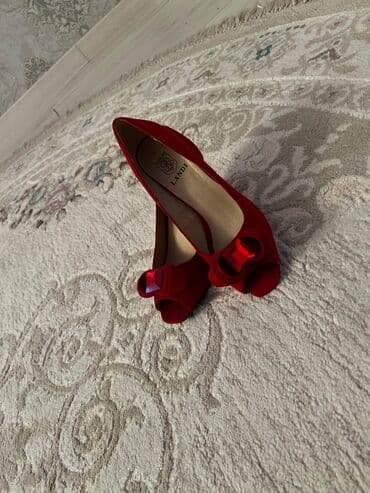 Qadın ayaqqabısı – 38 razmer 1 2 dəfə geynilib markadı. - Brend lalafo.az -da Qadın ayaqqabısı – 38 razmer 1 2 dəfə geynilib markadı. - Brend