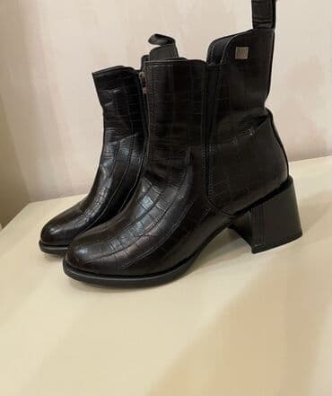 70 manata alinib, 2 defe geyinilib tezedir. 38 razmer. Unvana lalafo.az -da 70 manata alinib, 2 defe geyinilib tezedir. 38 razmer. Unvana