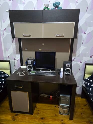 Kompyuter masası və üst dolablı iş guşəsi - Rəng: tünd qəhvəyi/bej lalafo.az -da Kompyuter masası və üst dolablı iş guşəsi - Rəng: tünd qəhvəyi/bej