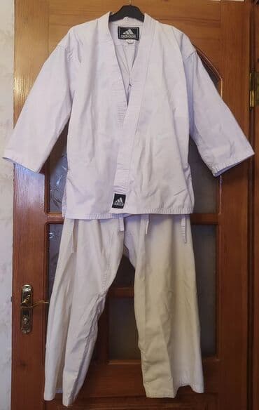 Adidas karategi – klassik ağ rəngdə iki hissəli forma - Brend: Adidas lalafo.az -da Adidas karategi – klassik ağ rəngdə iki hissəli forma - Brend: Adidas