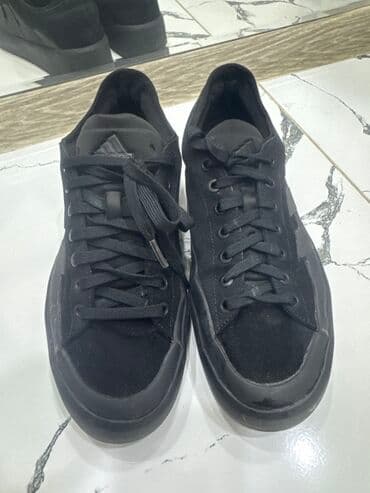 Original Adidas, as iistifadə olunub. Tamamilə qara rəngdə olan bu lalafo.az -da Original Adidas, as iistifadə olunub. Tamamilə qara rəngdə olan bu