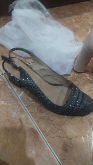 Qara parıltılı qadın ayaqqabısı – slingback modeli - Rəng: qara, incə lalafo.az -da Qara parıltılı qadın ayaqqabısı – slingback modeli - Rəng: qara, incə