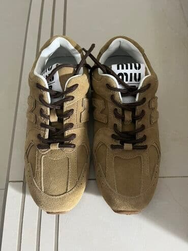 Miu Miu brendinin şnurla bağlanan idman ayaqqabıları. - Material lalafo.az -da Miu Miu brendinin şnurla bağlanan idman ayaqqabıları. - Material