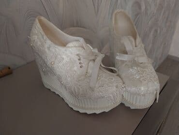 Ağ rəngli, yüksək platformalı gəlin ayaqqabısı. endirim olacaq - lalafo.az -da Ağ rəngli, yüksək platformalı gəlin ayaqqabısı. endirim olacaq -