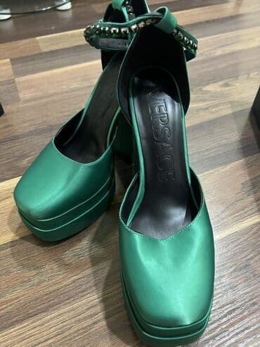 Versace 39 razmer 90 azn e alinib 1 defe geyinilib Satilir 50 azn lalafo.az -da Versace 39 razmer 90 azn e alinib 1 defe geyinilib Satilir 50 azn