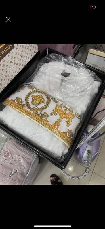 Versace xalat, hediyyelik de verile biler lalafo.az -da Versace xalat, hediyyelik de verile biler