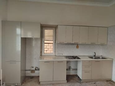 Mətbəx mebeli dəsti – 4 metr - Rəng: açıq bej/boz tonlarda, parlaq lalafo.az -da Mətbəx mebeli dəsti – 4 metr - Rəng: açıq bej/boz tonlarda, parlaq