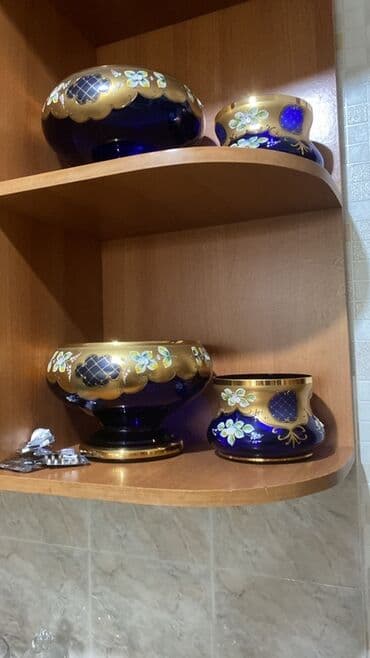 Mavi-qızılı şüşə dekor dəsti - Material: qalın kobalt-mavi şüşə, üstü lalafo.az -da Mavi-qızılı şüşə dekor dəsti - Material: qalın kobalt-mavi şüşə, üstü