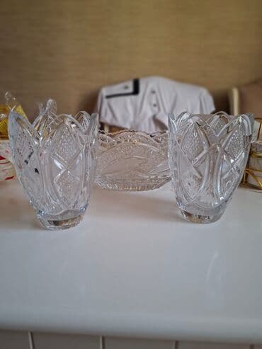Kristal servis dəsti - Tərkib: 2 ədəd kristal vaza və 1 ədəd uzunoval lalafo.az -da Kristal servis dəsti - Tərkib: 2 ədəd kristal vaza və 1 ədəd uzunoval