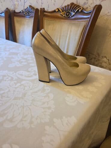 Qadınlar üçün elegan tufli cütü - Rəng: açıq bej/şampan tonları lalafo.az -da Qadınlar üçün elegan tufli cütü - Rəng: açıq bej/şampan tonları