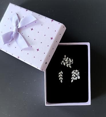 Təmiz gümüş üzük - sırga desti qutusu ile birlikde lalafo.az -da Təmiz gümüş üzük - sırga desti qutusu ile birlikde