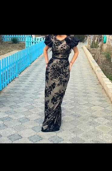 Zərif axşam geyimi – uzun, bədənə oturan siluetli model. Bej əsas lalafo.az -da Zərif axşam geyimi – uzun, bədənə oturan siluetli model. Bej əsas