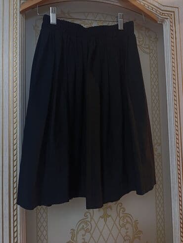 Qadın qara yubka - Rəng: qara - Model: qısa, A-kəsim (flare) siluet - lalafo.az -da Qadın qara yubka - Rəng: qara - Model: qısa, A-kəsim (flare) siluet -