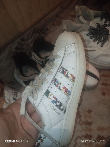 Угги: Qadın və kişi idman ayaqqabıları 3 ədədi 10 manat tek 7 manat - at lalafo.az — 3 Угги: Qadın və kişi idman ayaqqabıları 3 ədədi 10 manat tek 7 manat - — 3
