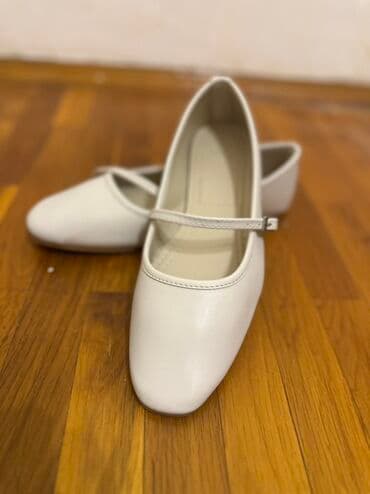 Ağ rəngli qadın baletkaları - Klassik Mary Jane üslubu: üst hissədə lalafo.az -da Ağ rəngli qadın baletkaları - Klassik Mary Jane üslubu: üst hissədə