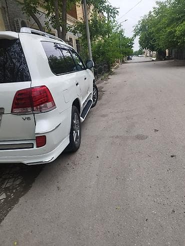 Toyota Land Cruiser V6 ağ rəng, tam ölçülü 7 yerlik SUV. Mühərrik və lalafo.az -da Toyota Land Cruiser V6 ağ rəng, tam ölçülü 7 yerlik SUV. Mühərrik və