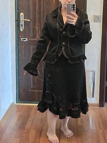 Qadın kostyumu – yubka və jaket dəsti - Rəng: qara - Üslub lalafo.az -da Qadın kostyumu – yubka və jaket dəsti - Rəng: qara - Üslub