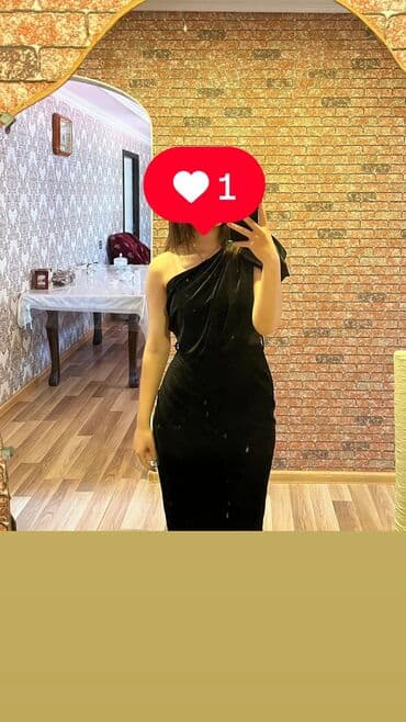 Qara məxmər gecə/libas - Model: bir çiyinli, assimmetrik kəsim - lalafo.az -da Qara məxmər gecə/libas - Model: bir çiyinli, assimmetrik kəsim -