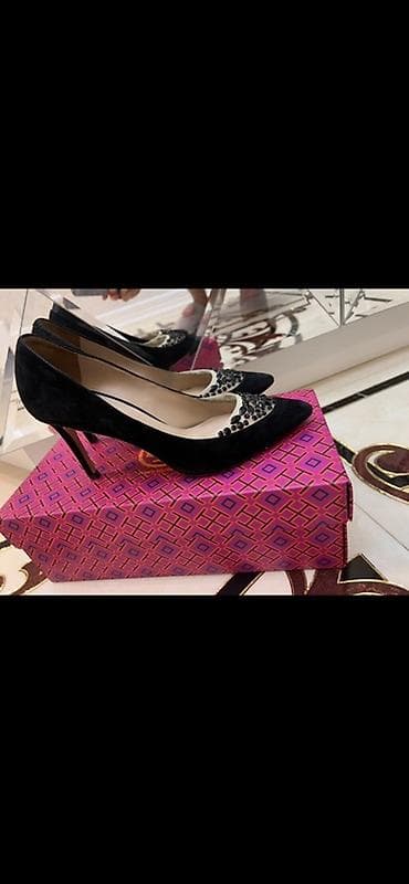 Tory Burch, kristallarla bəzədilmiş qara zamşa ayaqqabı, 36 ölçüdür lalafo.az -da Tory Burch, kristallarla bəzədilmiş qara zamşa ayaqqabı, 36 ölçüdür