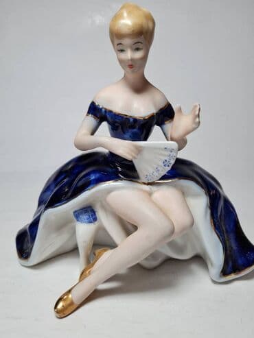 Грациозная винтажная статуэтка "Девушка в синем платье с веером" была lalafo.az -da Грациозная винтажная статуэтка "Девушка в синем платье с веером" была