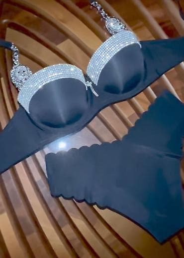 Qara rəngli rhinestone detallı qadın alt paltarı dəsti - İki fərqli lalafo.az -da Qara rəngli rhinestone detallı qadın alt paltarı dəsti - İki fərqli