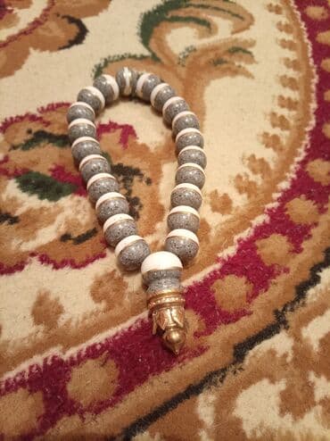 Məhsul: Təsbeh (əl işidi) Təsvir: - Boz xallı teksturaya malik iri lalafo.az -da Məhsul: Təsbeh (əl işidi) Təsvir: - Boz xallı teksturaya malik iri