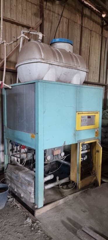 Sənaye su soyuducu (chiller) qurğusu - Üst hissədə iri həcmli plastik lalafo.az -da Sənaye su soyuducu (chiller) qurğusu - Üst hissədə iri həcmli plastik