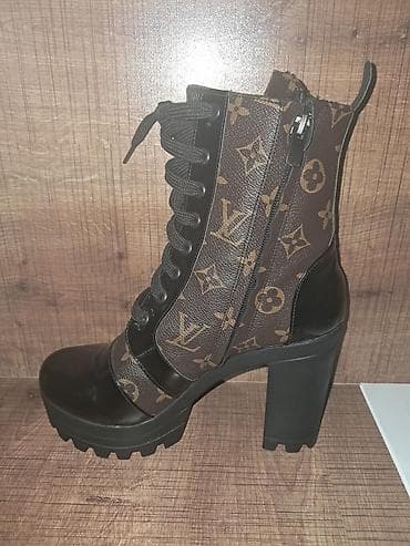 Qadın üçün dəbli platformalı dabanlı bağlama botlar - Rəng: Qara və lalafo.az -da — 3 Qadın üçün dəbli platformalı dabanlı bağlama botlar - Rəng: Qara və — 3