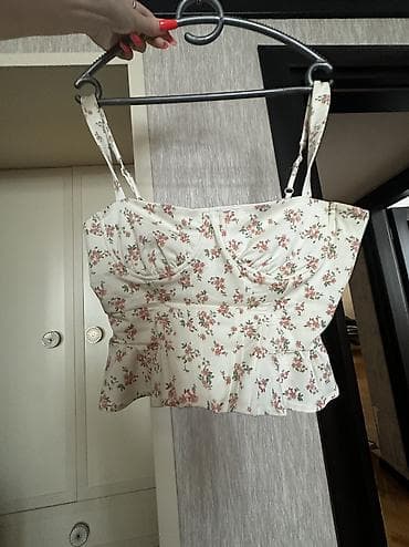 Bershka brendinə məxsus top, S ölçü. Tamamilə yenidir, cəmi 1 dəfə lalafo.az -da Bershka brendinə məxsus top, S ölçü. Tamamilə yenidir, cəmi 1 dəfə